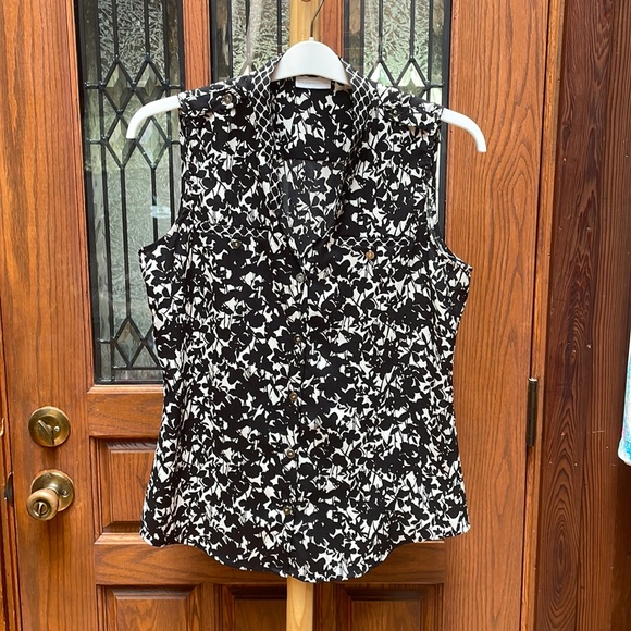 FREE with bundle of 1 purchase- New York company sleeveless buttondown blouse, S - Picture 7 of 10